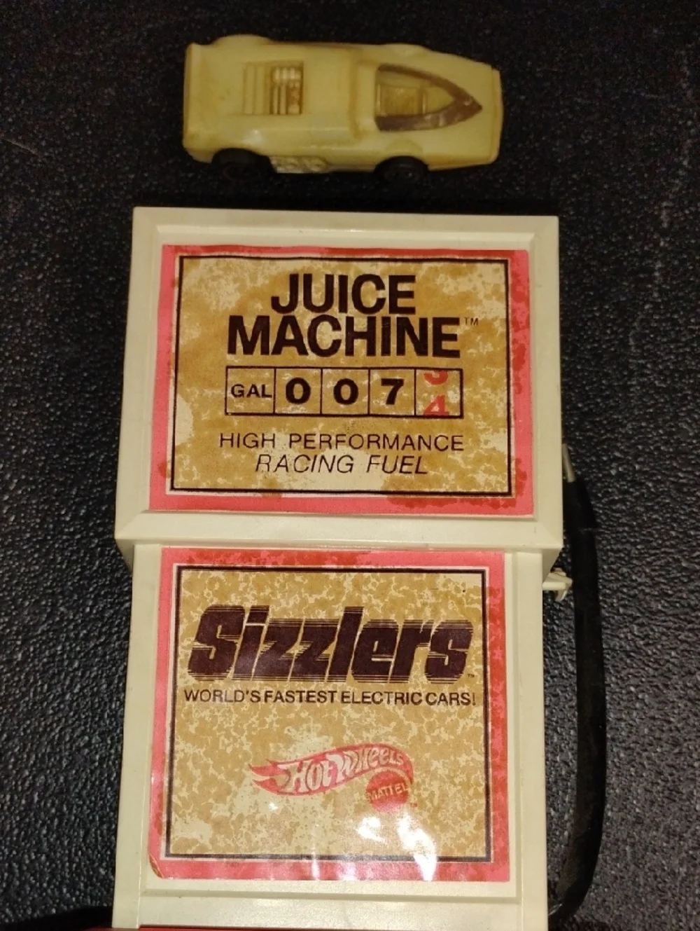 Hot Wheels Juice Machine Racing Fuel Accessory - Cream Toy Car Included - Picture 4 of 9